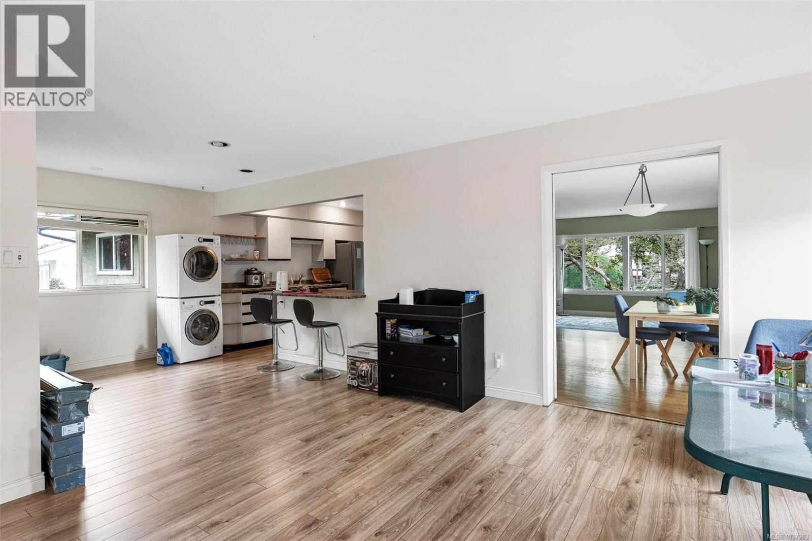 3958 Emerald Pl, Saanich, British Columbia V8P 4T6 - Photo 11 - 1037983