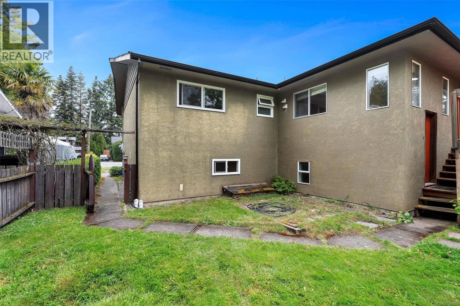 3958 Emerald Pl, Saanich, British Columbia V8P 4T6 - Photo 41 - 1037983