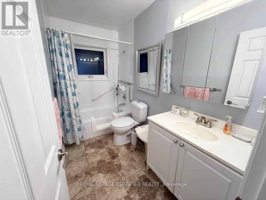36 Watson Crescent, Brampton, Ontario  L6W 1E7 - Photo 6 - W13101054