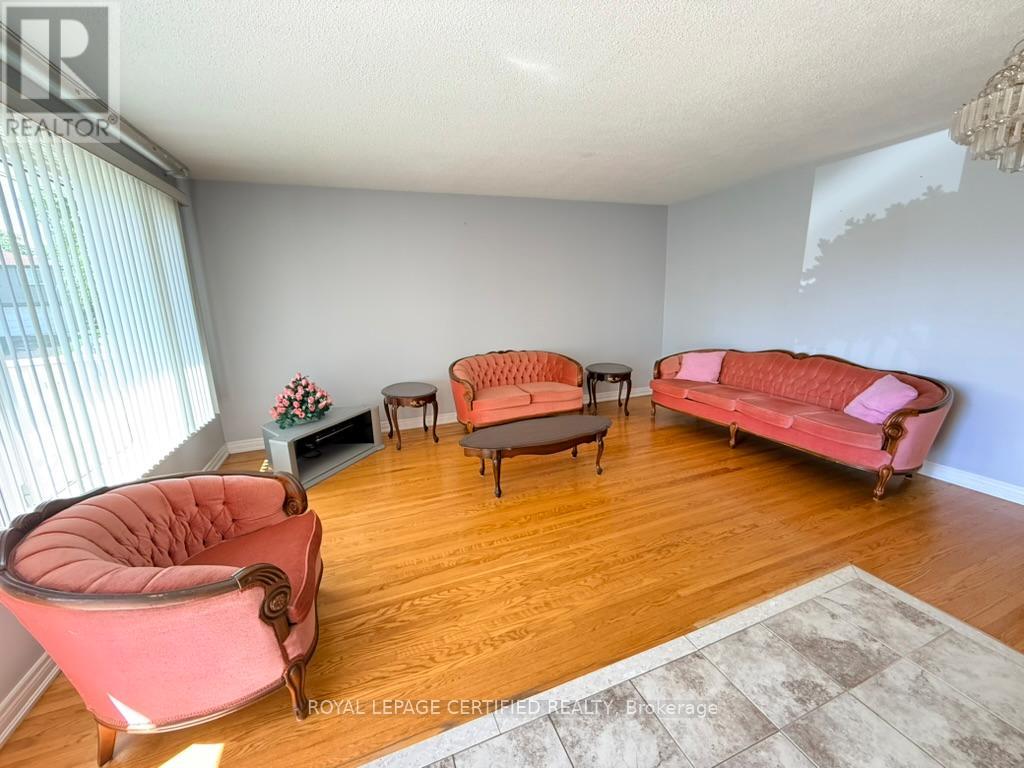 36 Watson Crescent, Brampton, Ontario  L6W 1E7 - Photo 2 - W13101054