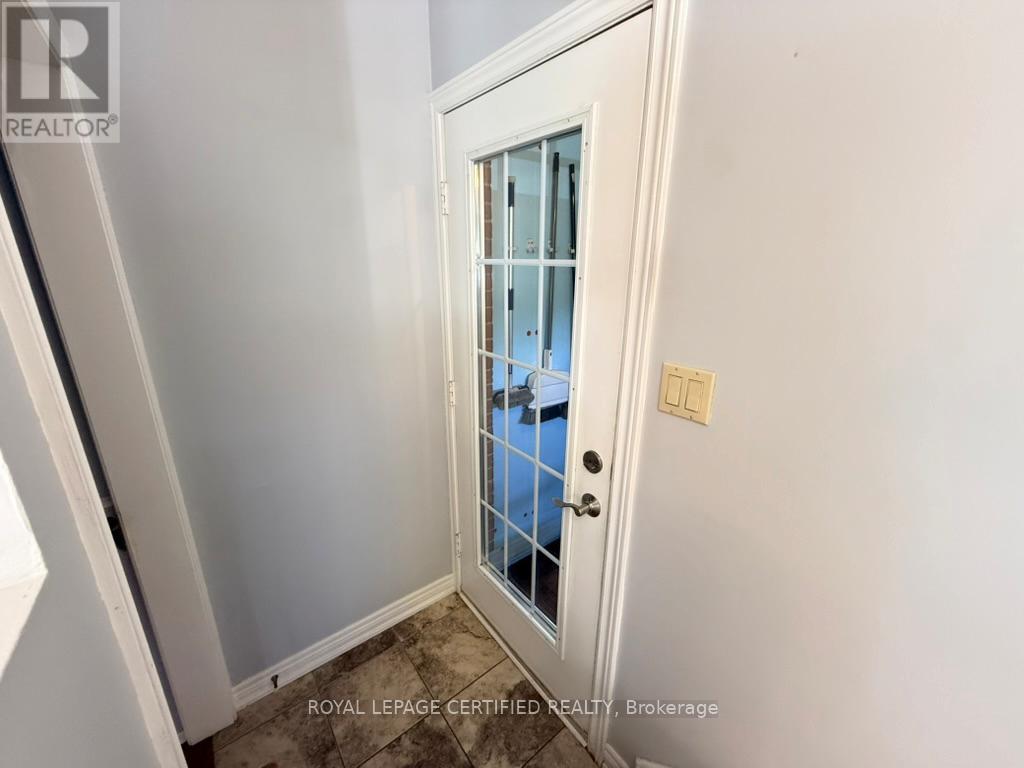 36 Watson Crescent, Brampton, Ontario  L6W 1E7 - Photo 8 - W13101054
