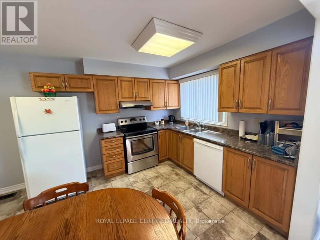 36 Watson Crescent, Brampton, Ontario  L6W 1E7 - Photo 5 - W13101054