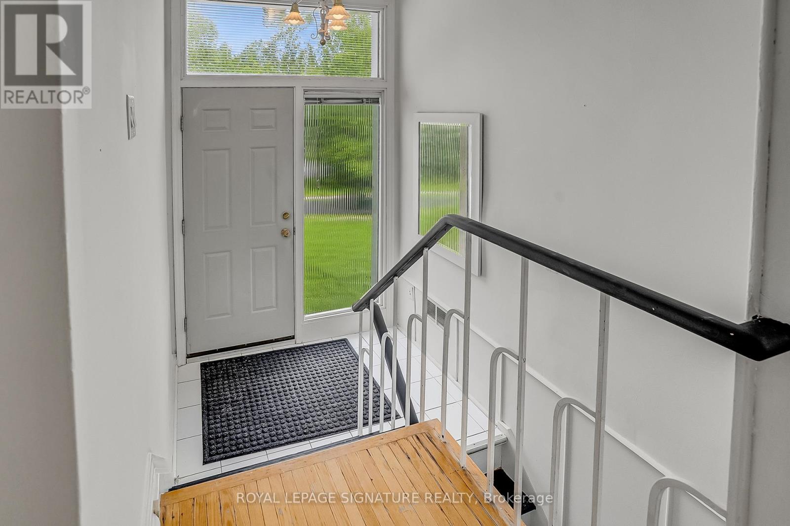 96 Elvaston Drive, Toronto, Ontario  M4A 1N6 - Photo 4 - C13209230