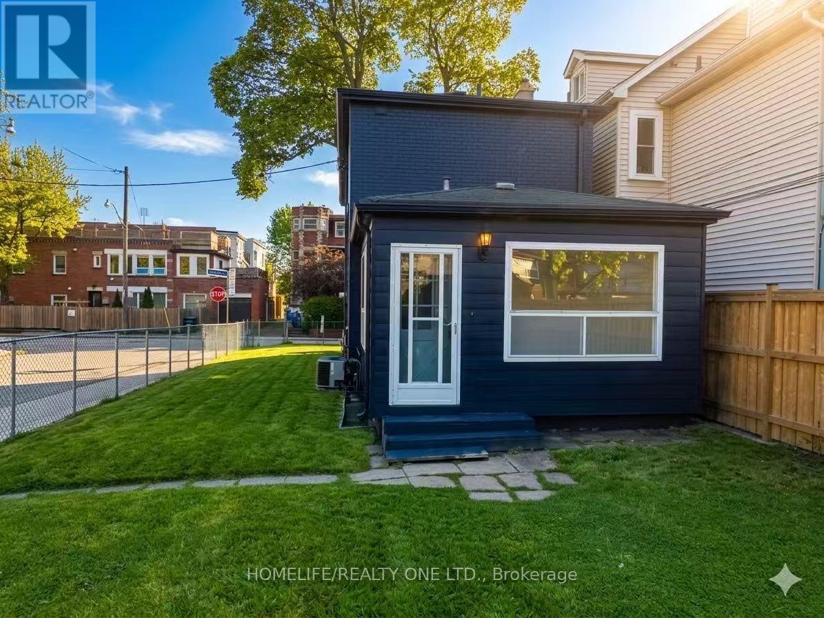 104 Benson Avenue, Toronto, Ontario  M6G 2J1 - Photo 21 - C13209322