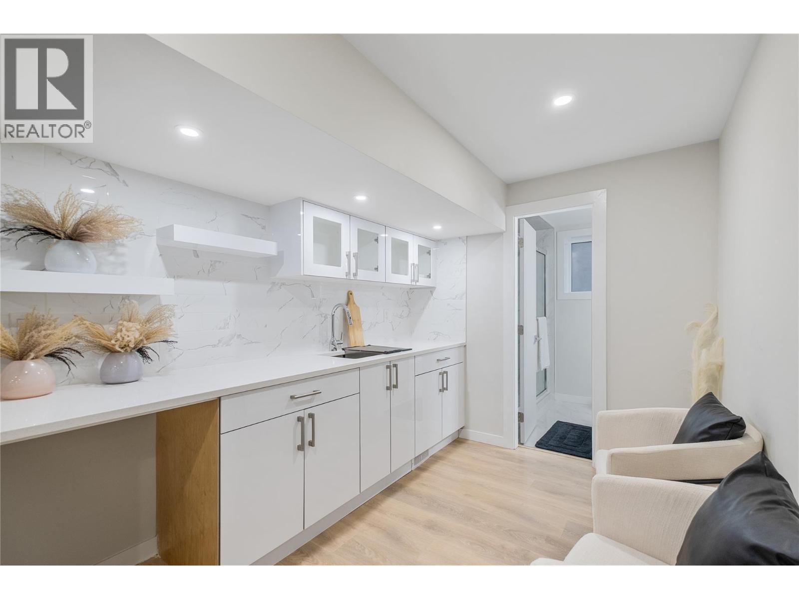 1291 Mountainview Street, Kelowna, British Columbia  V1Y 4M9 - Photo 2 - 10389209
