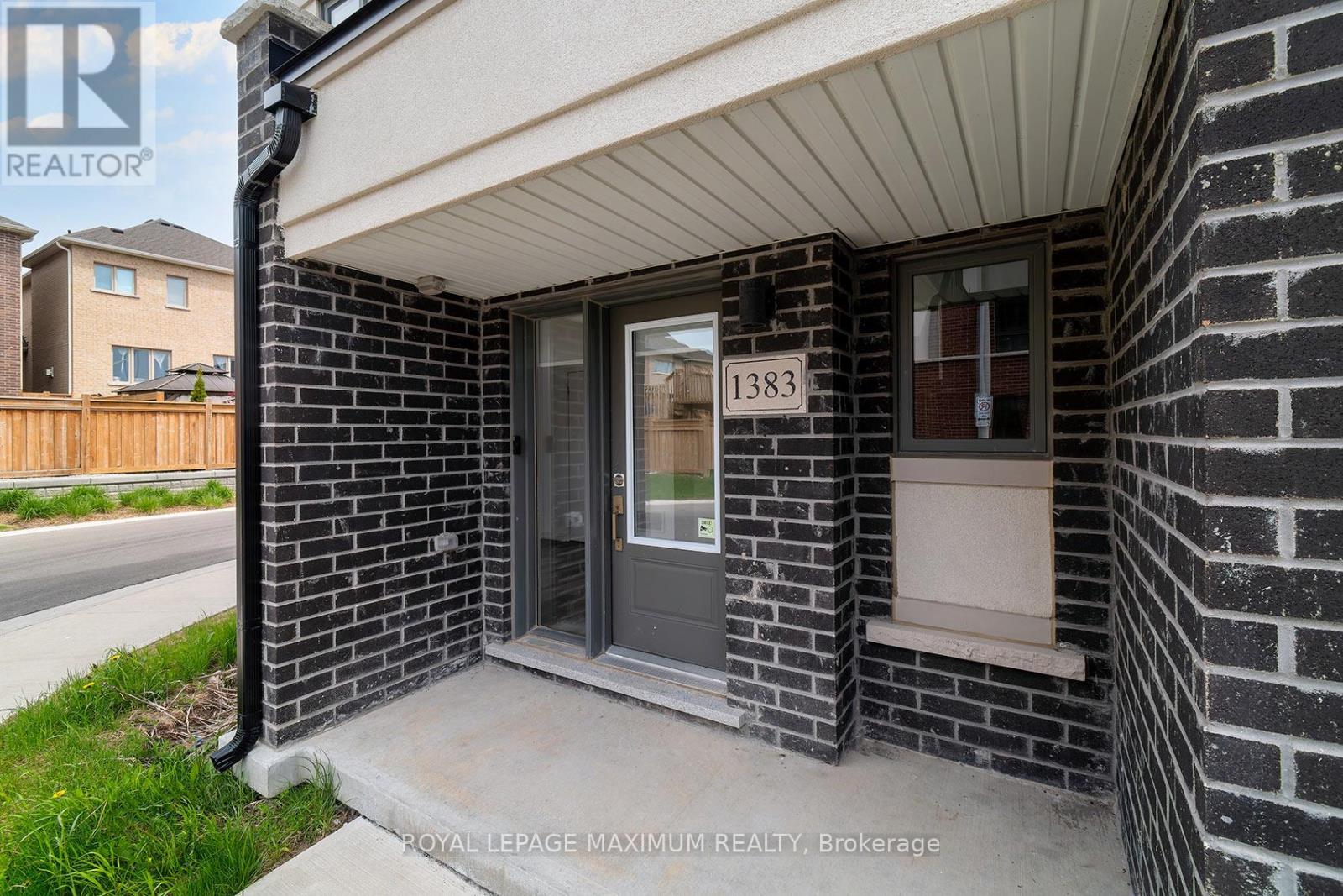 1383 Brandenton Path, Oshawa, Ontario  L1K 1A9 - Photo 5 - E13209152