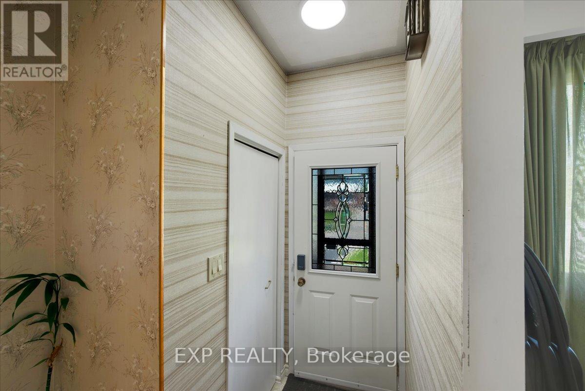 376 Surrey Drive, Oshawa (Eastdale), Ontario  L1G 6H1 - Photo 11 - E13209172