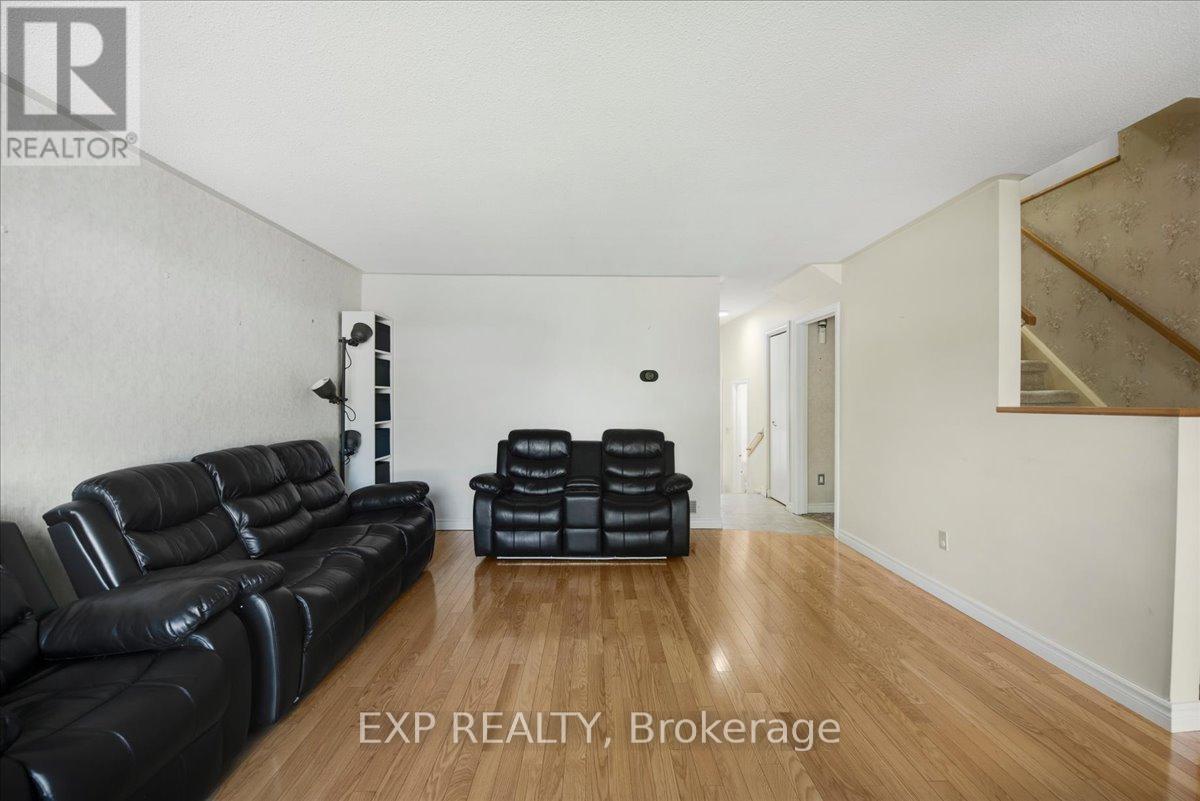 376 Surrey Drive, Oshawa (Eastdale), Ontario  L1G 6H1 - Photo 4 - E13209172