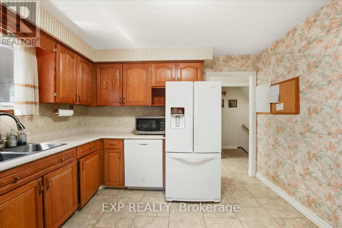 376 Surrey Drive, Oshawa (Eastdale), Ontario  L1G 6H1 - Photo 8 - E13209172