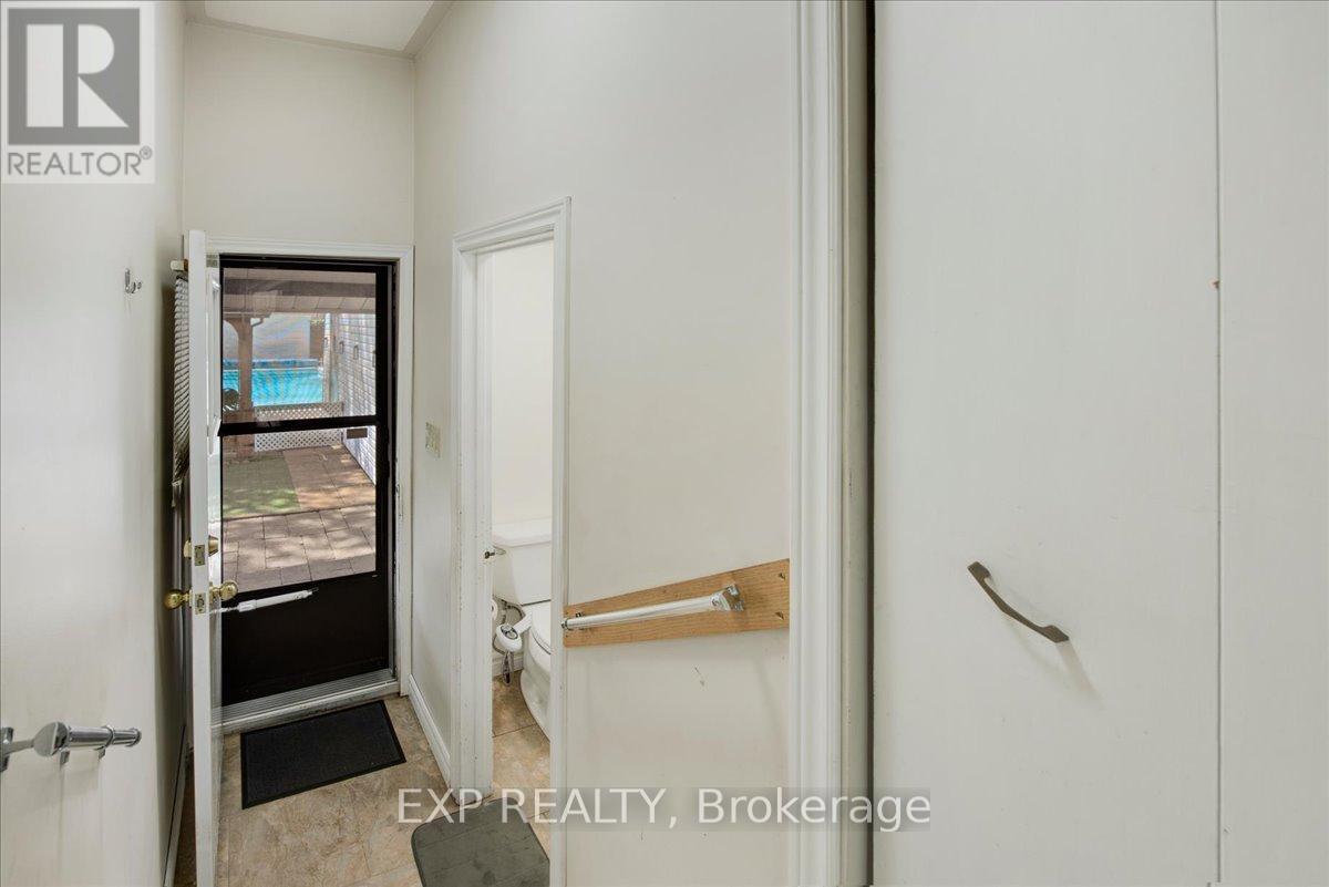 376 Surrey Drive, Oshawa (Eastdale), Ontario  L1G 6H1 - Photo 9 - E13209172