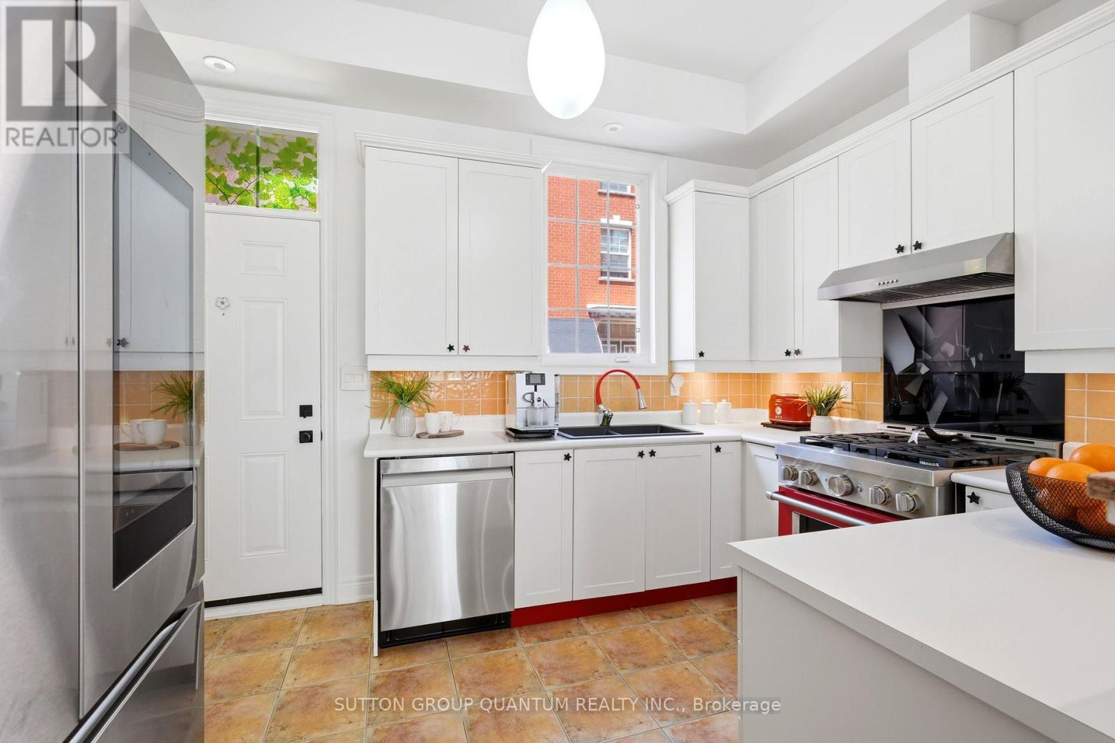 2268 Gerrard Street E, Toronto, Ontario  M4E 2E1 - Photo 9 - E13209228