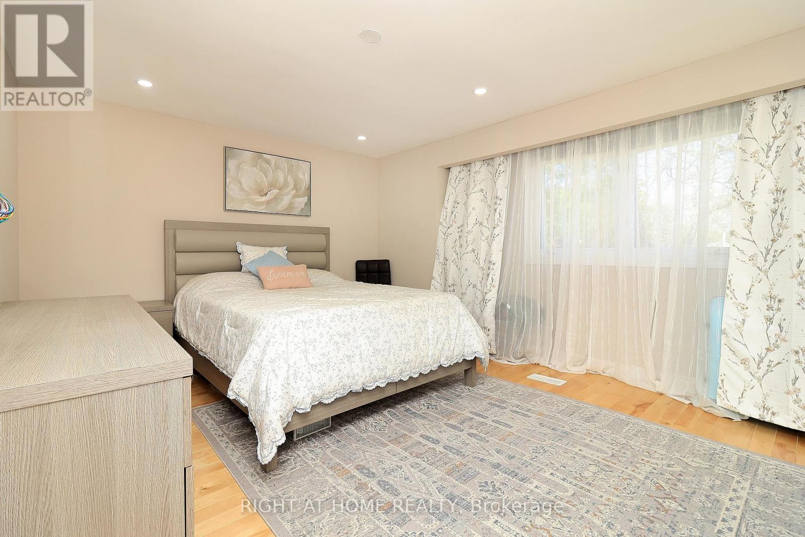 284 Belfast Court, Oshawa, Ontario  L1J 6K7 - Photo 19 - E13209376