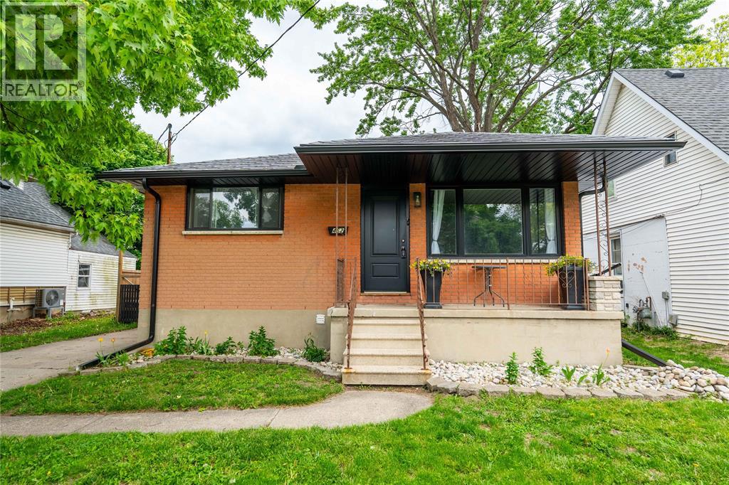 462 Davis Street, Sarnia, Ontario  N7T 1C4 - Photo 1 - 26012273