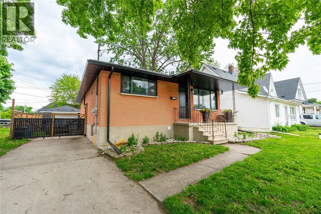 462 Davis Street, Sarnia, Ontario  N7T 1C4 - Photo 2 - 26012273