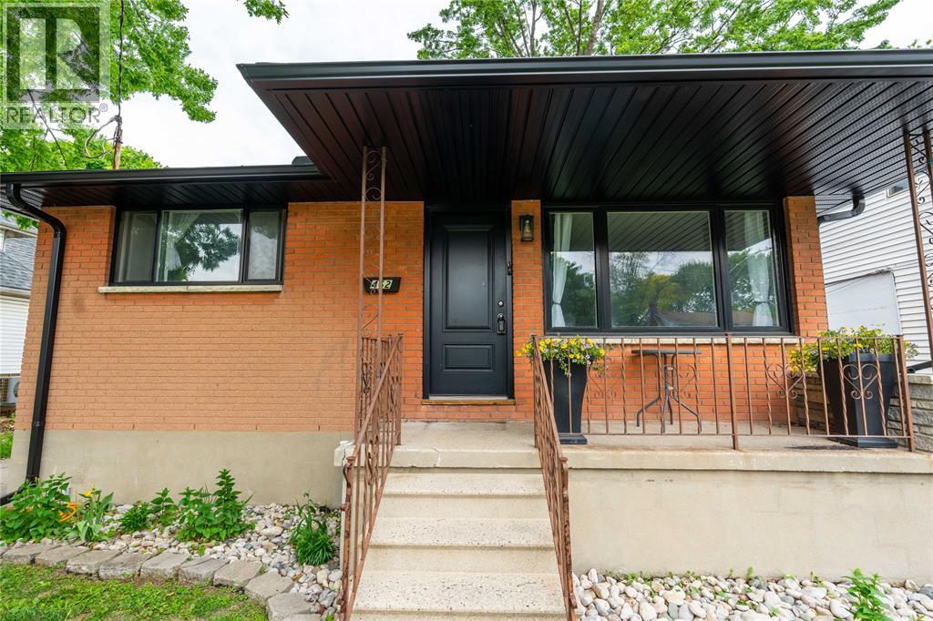 462 Davis Street, Sarnia, Ontario  N7T 1C4 - Photo 3 - 26012273