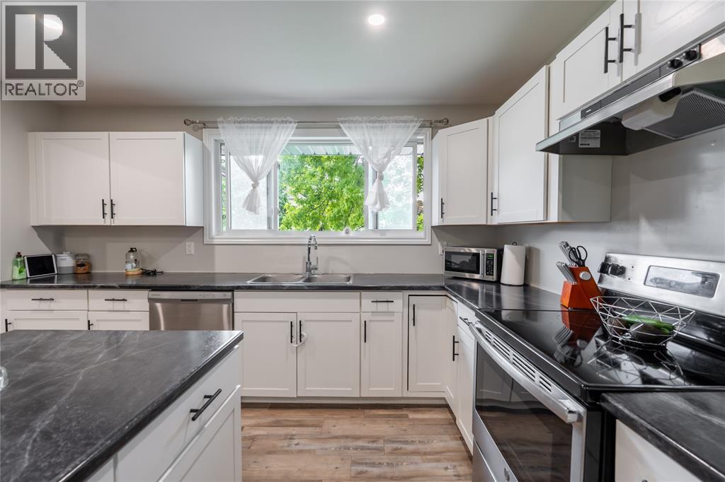 462 Davis Street, Sarnia, Ontario  N7T 1C4 - Photo 9 - 26012273