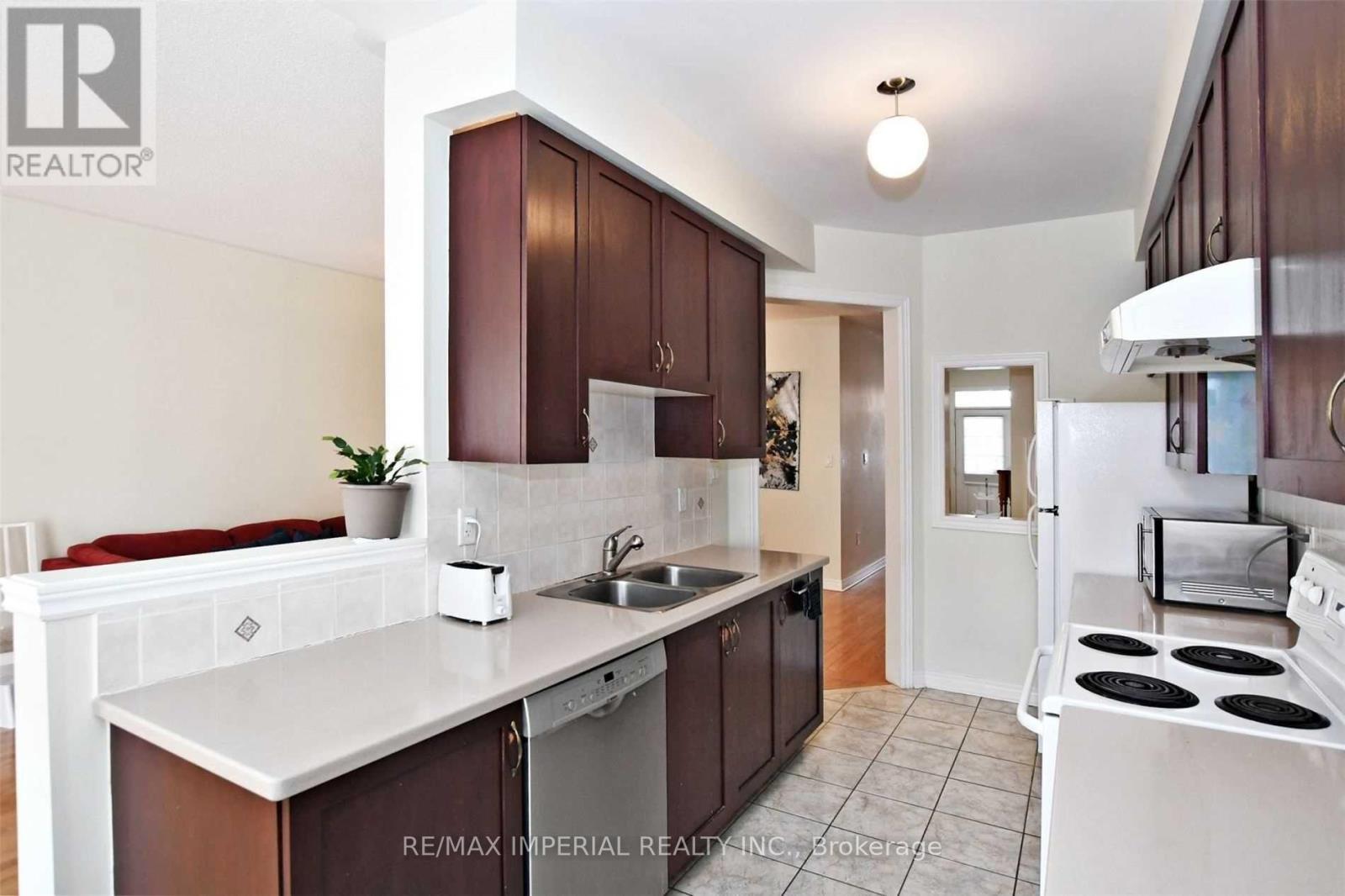 34 - 8 Townwood Drive, Richmond Hill, Ontario  L4E 4Y3 - Photo 26 - N13209182