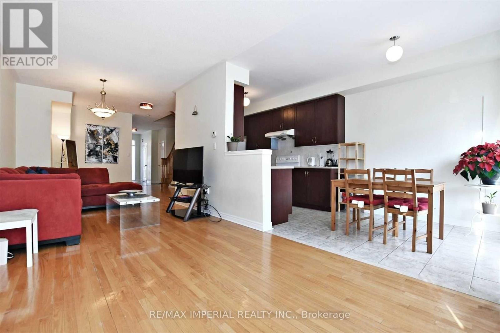 34 - 8 Townwood Drive, Richmond Hill, Ontario  L4E 4Y3 - Photo 4 - N13209182