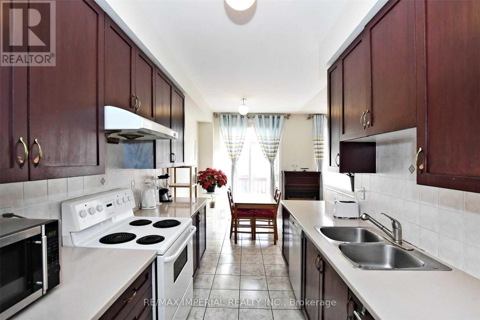 34 - 8 Townwood Drive, Richmond Hill, Ontario  L4E 4Y3 - Photo 7 - N13209182