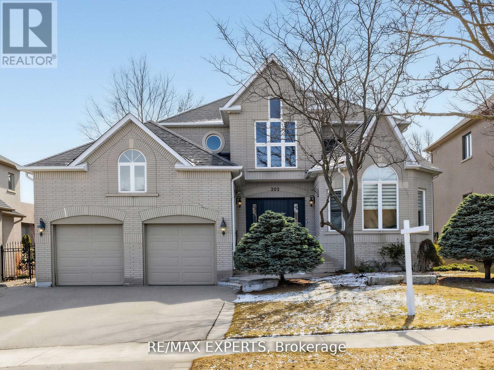 203 Thomson Creek Boulevard, Vaughan, Ontario  L4H 1H1 - Photo 2 - N13209256