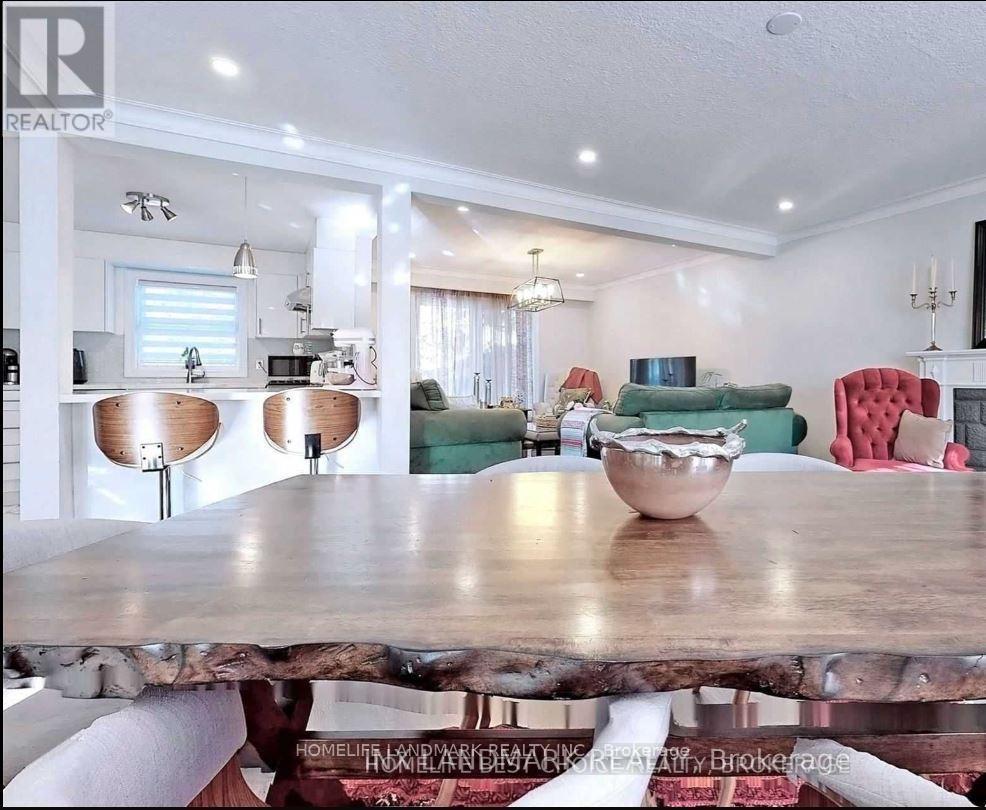32 Kirk Drive, Markham, Ontario  L3T 3L1 - Photo 8 - N13209294