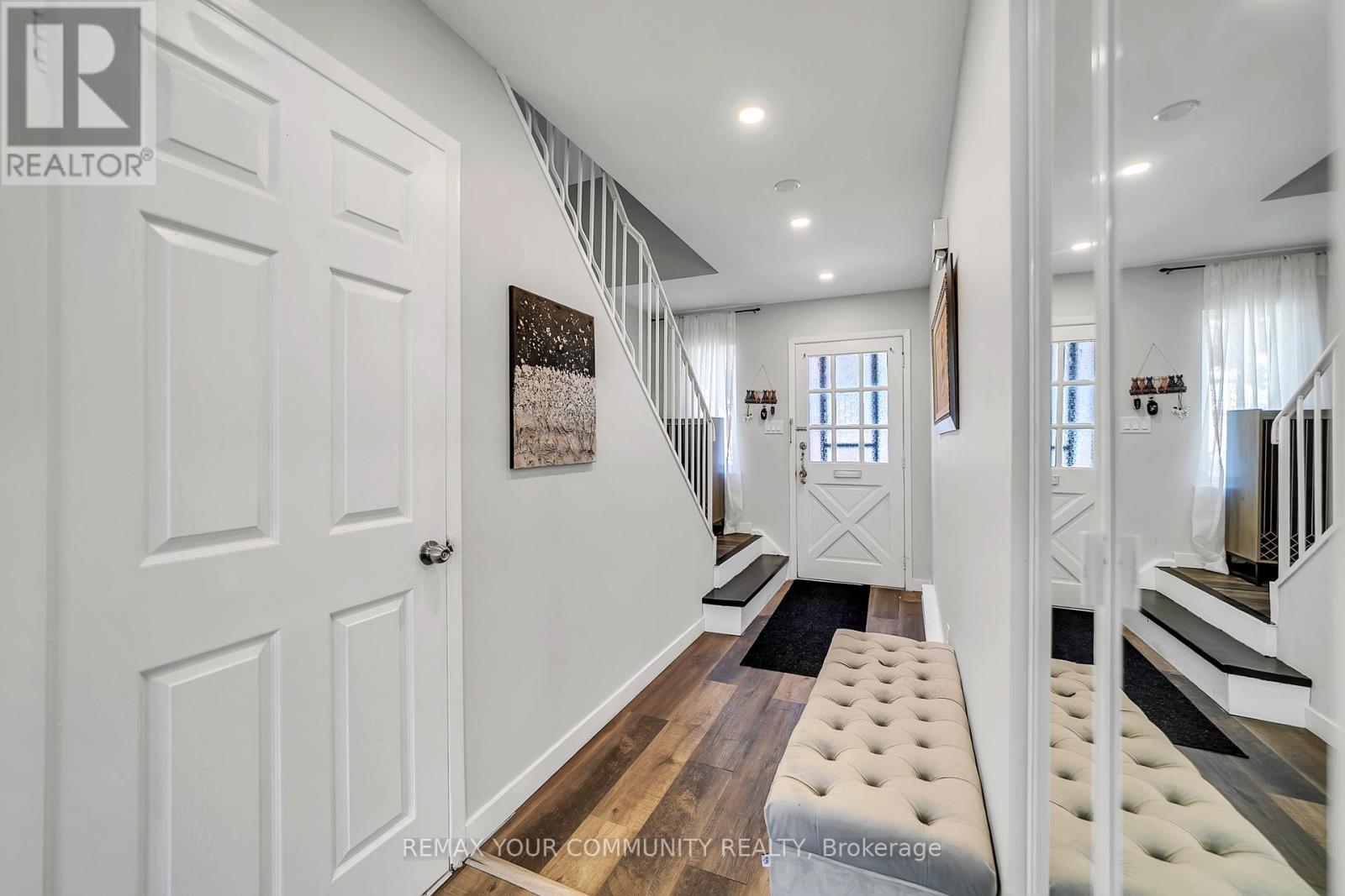 23 Bowman Way, Markham, Ontario  L3T 4Z5 - Photo 3 - N13209356