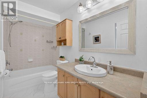 82 Baywell Crescent, Aurora, Ontario  L4H 7N4 - Photo 12 - N13209360