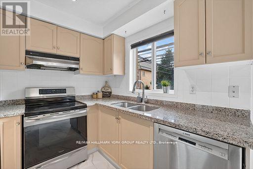 82 Baywell Crescent, Aurora, Ontario  L4H 7N4 - Photo 8 - N13209360