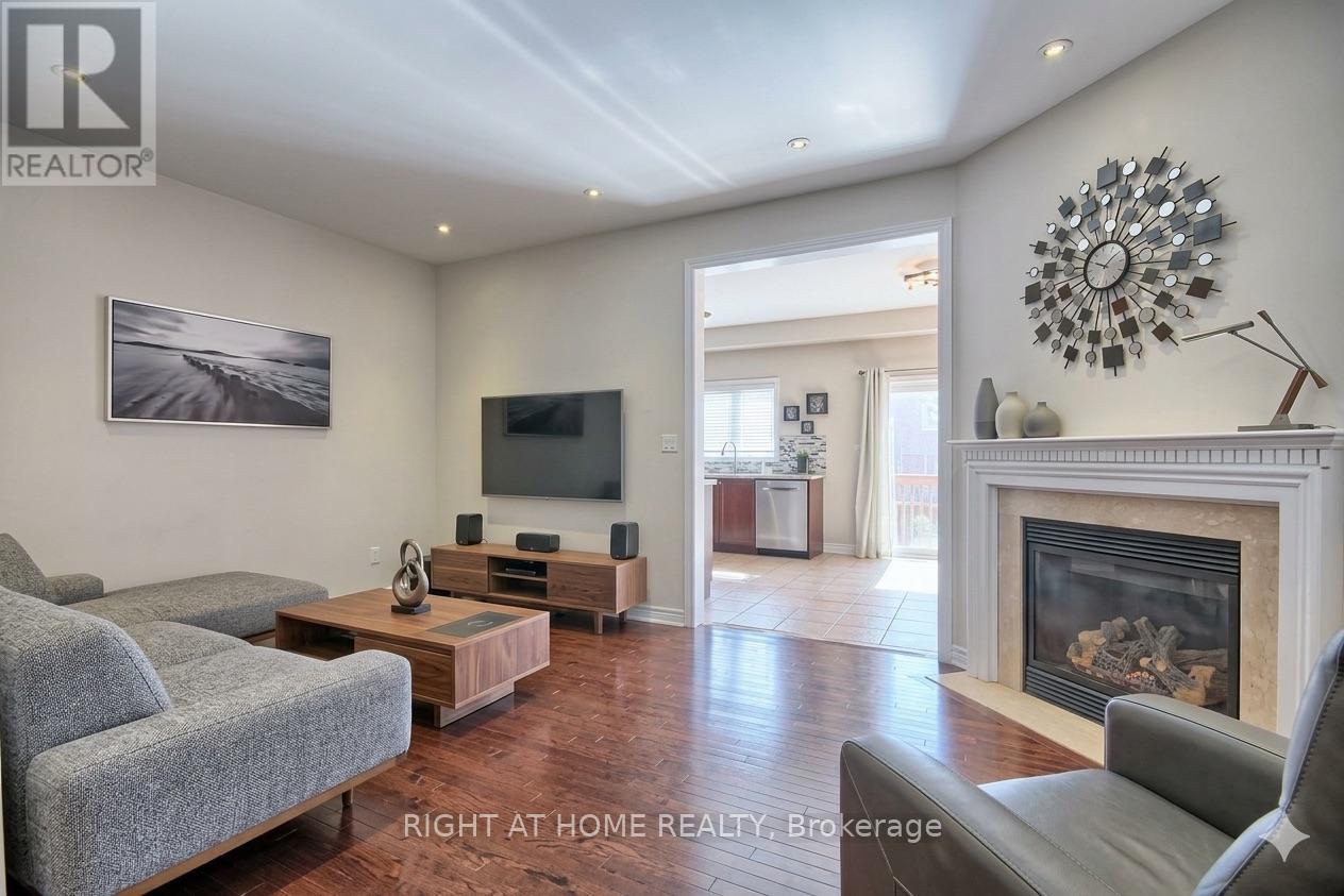 169 District Avenue, Vaughan, Ontario  L6A 0Y3 - Photo 2 - N13209408