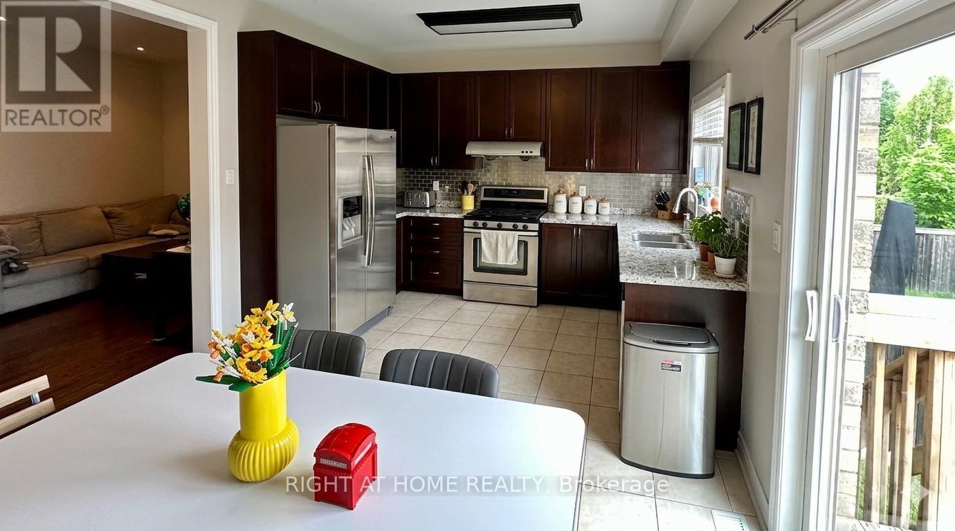 169 District Avenue, Vaughan, Ontario  L6A 0Y3 - Photo 3 - N13209408