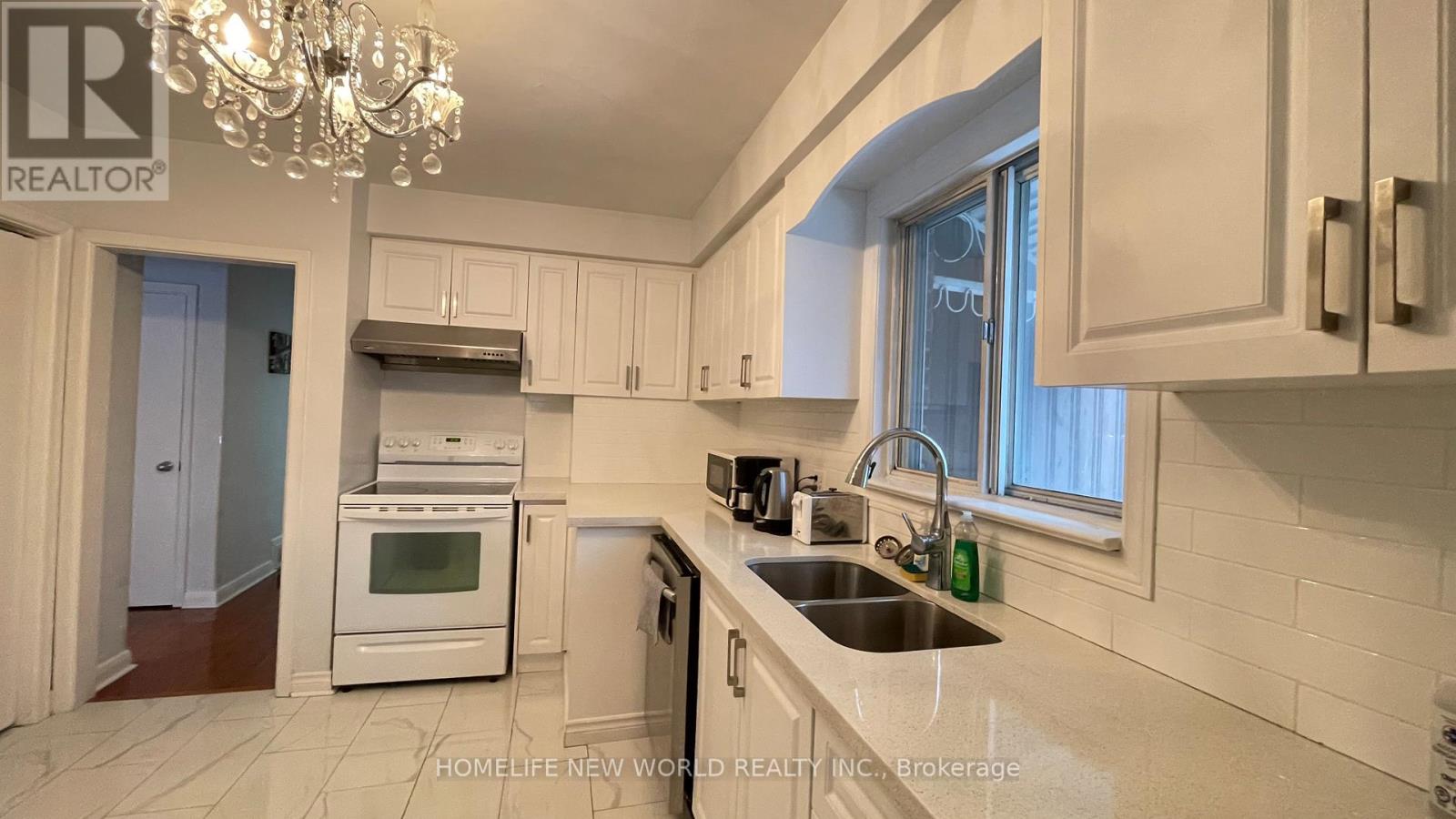 Upper - 326 Crosby Avenue, Richmond Hill, Ontario  L4C 2R7 - Photo 6 - N13209430