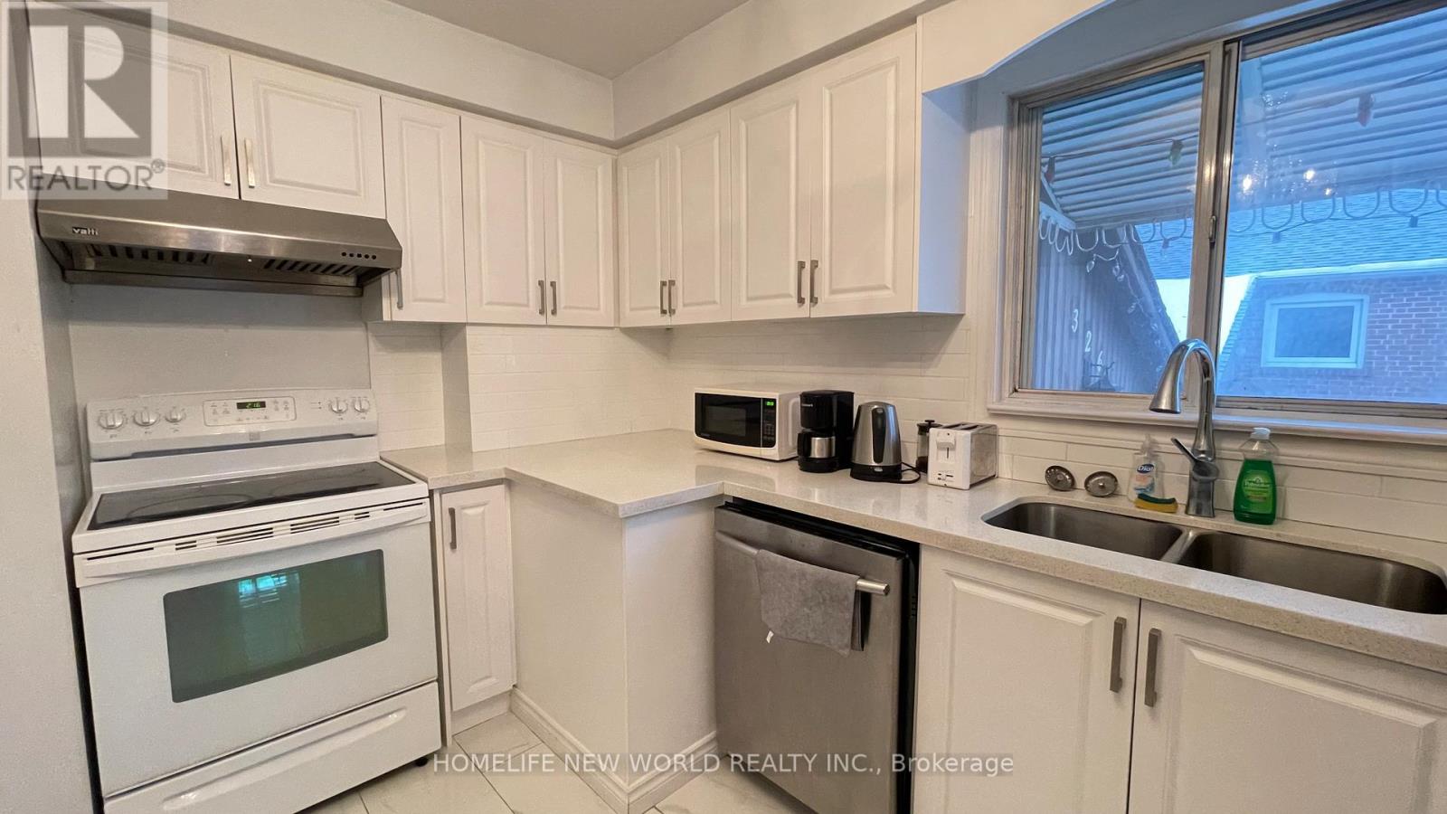 Upper - 326 Crosby Avenue, Richmond Hill, Ontario  L4C 2R7 - Photo 7 - N13209430