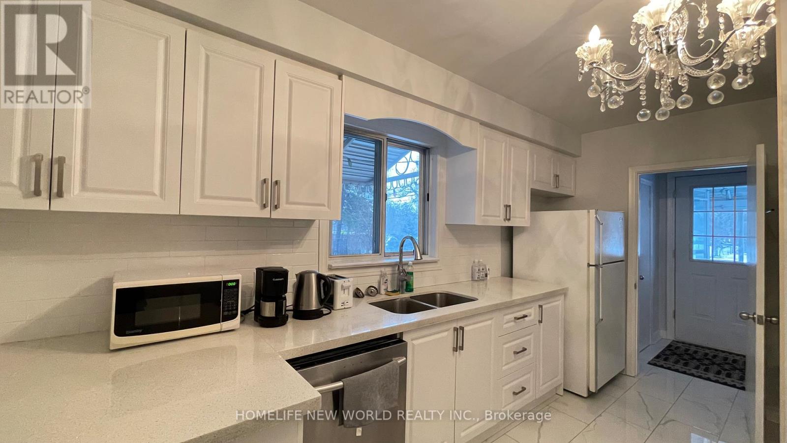 Upper - 326 Crosby Avenue, Richmond Hill, Ontario  L4C 2R7 - Photo 8 - N13209430