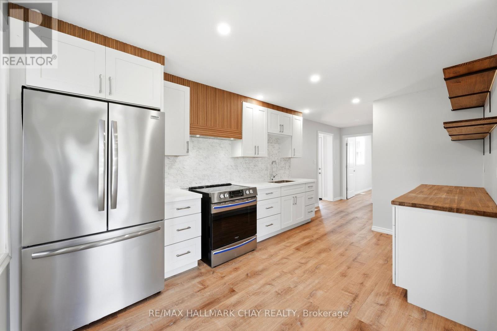 71 Lakeshore Road E, Oro-Medonte, Ontario  L0L 2E0 - Photo 10 - S13209132