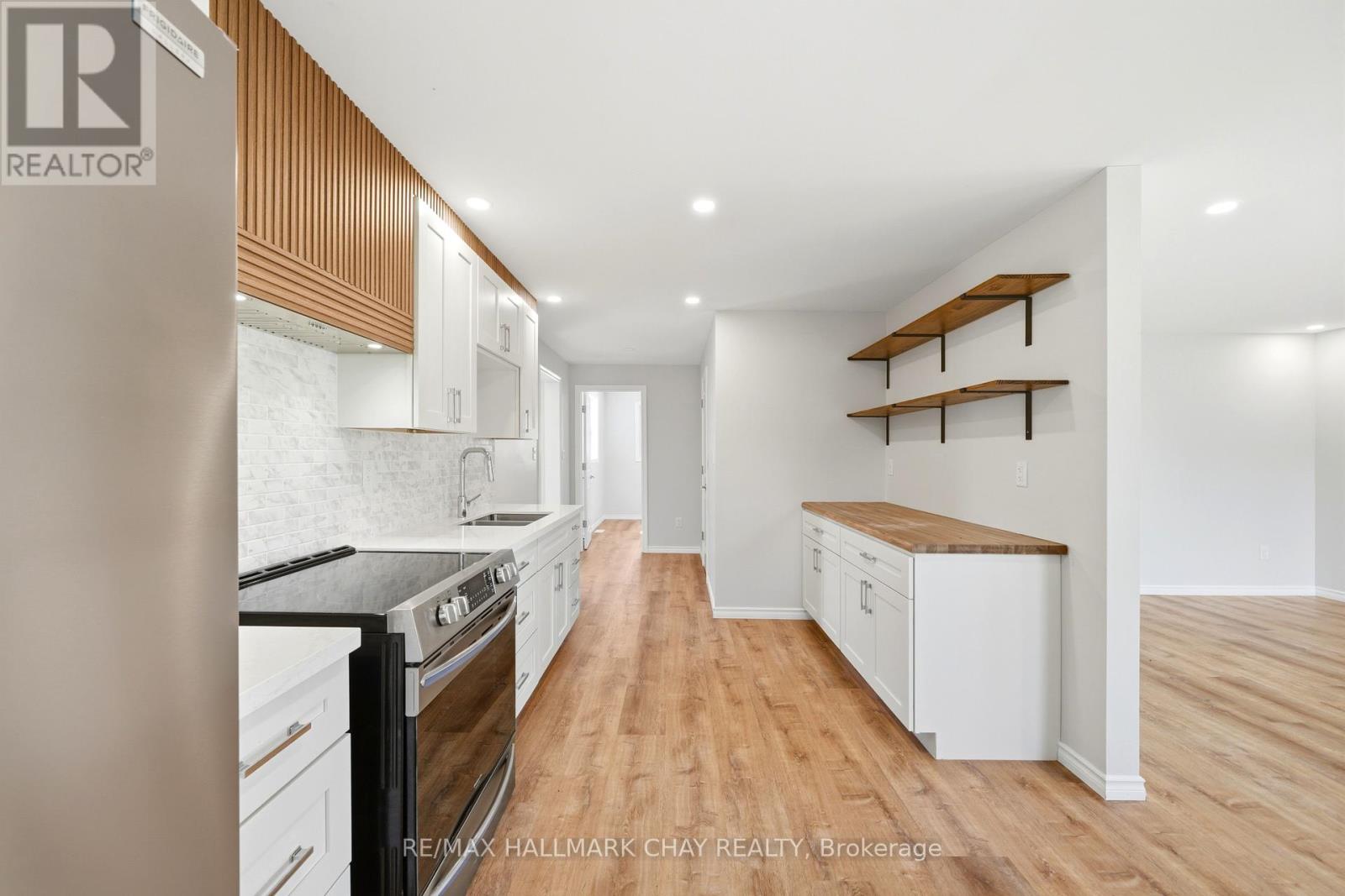 71 Lakeshore Road E, Oro-Medonte, Ontario  L0L 2E0 - Photo 11 - S13209132