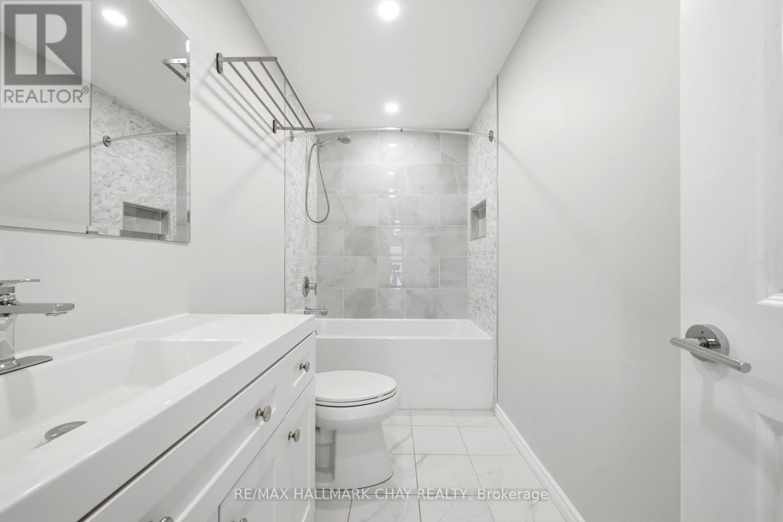 71 Lakeshore Road E, Oro-Medonte, Ontario  L0L 2E0 - Photo 16 - S13209132