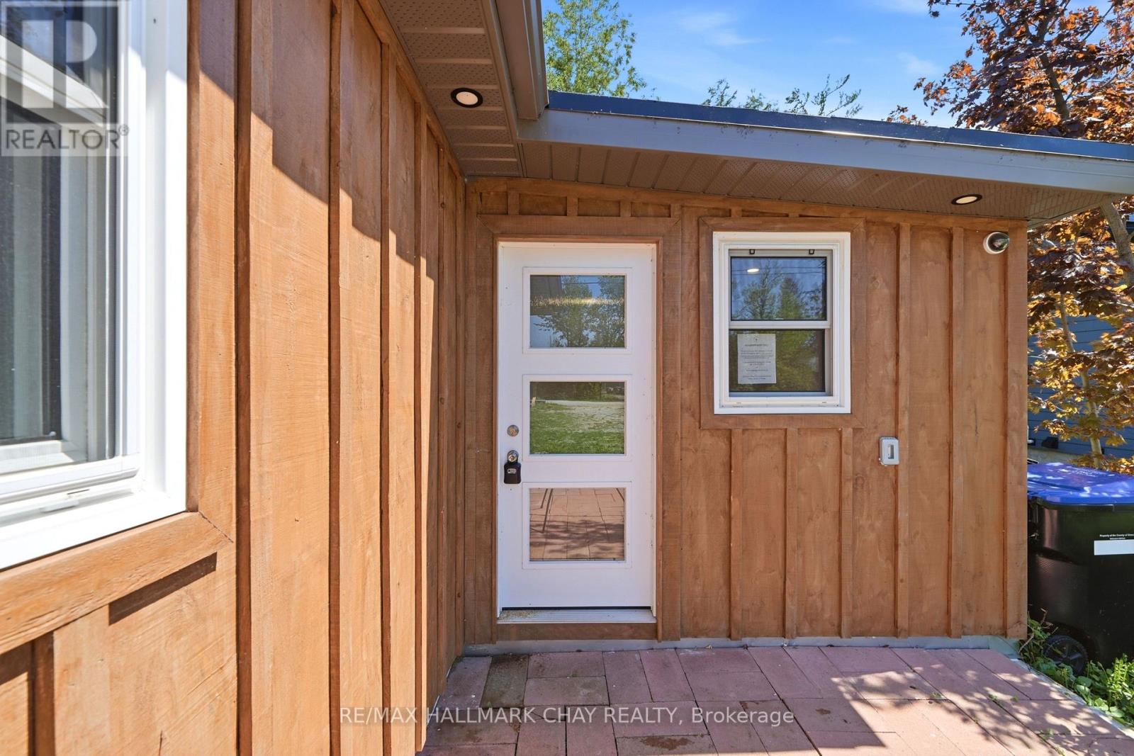 71 Lakeshore Road E, Oro-Medonte, Ontario  L0L 2E0 - Photo 2 - S13209132