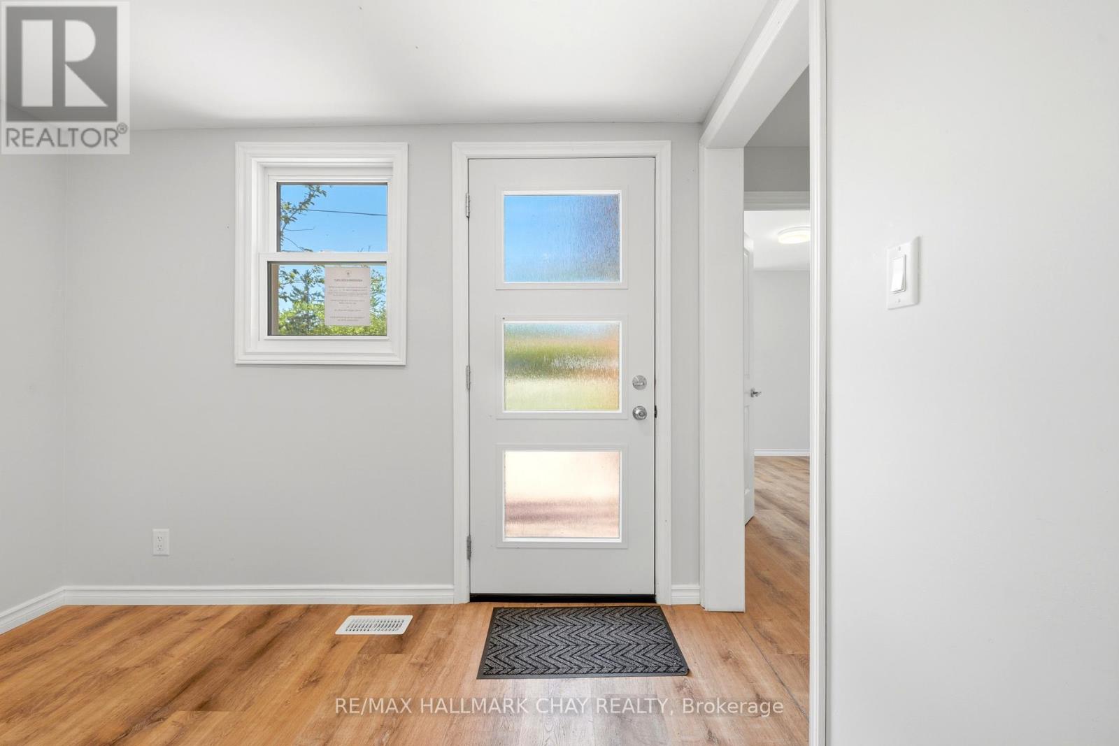 71 Lakeshore Road E, Oro-Medonte, Ontario  L0L 2E0 - Photo 6 - S13209132