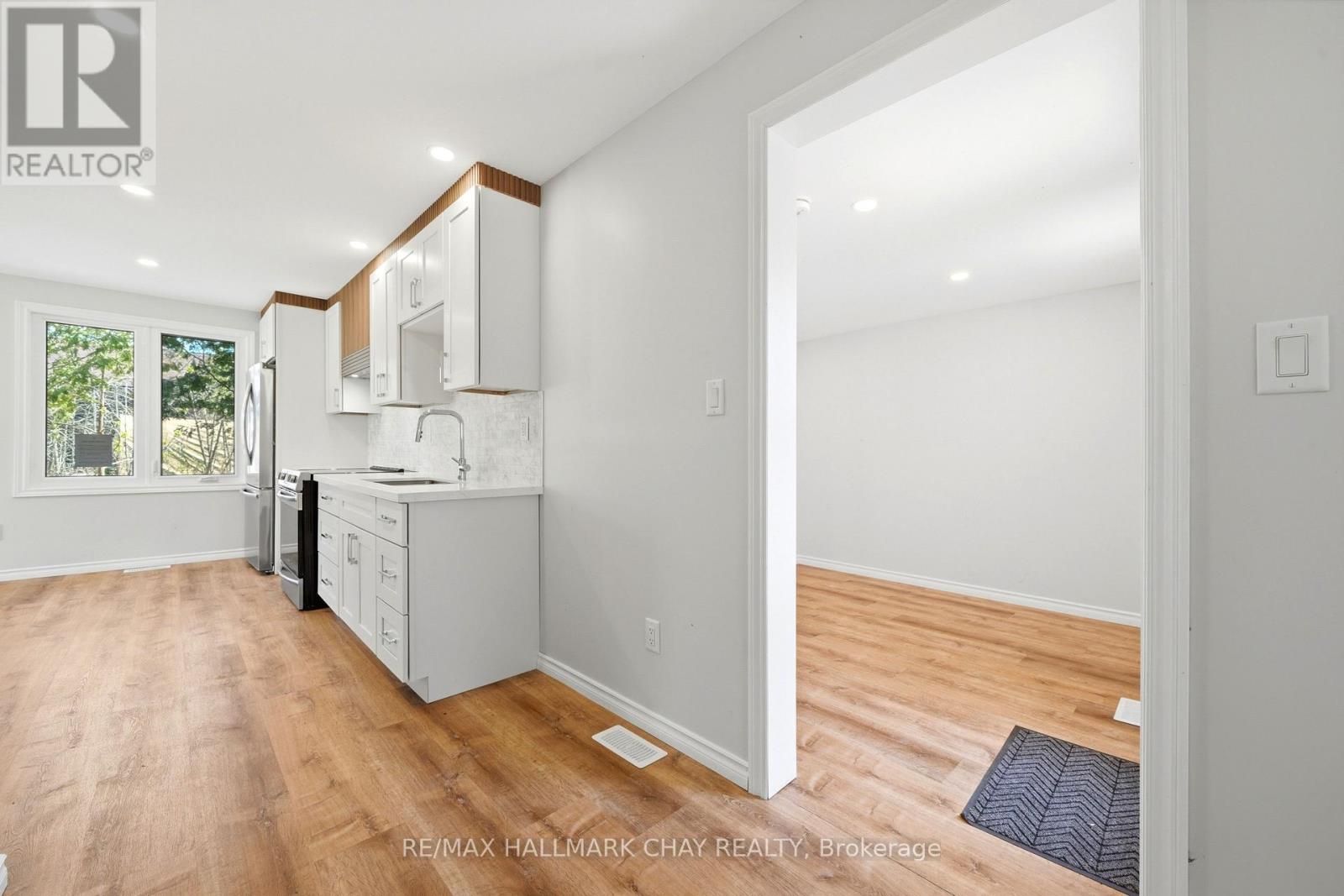 71 Lakeshore Road E, Oro-Medonte, Ontario  L0L 2E0 - Photo 8 - S13209132