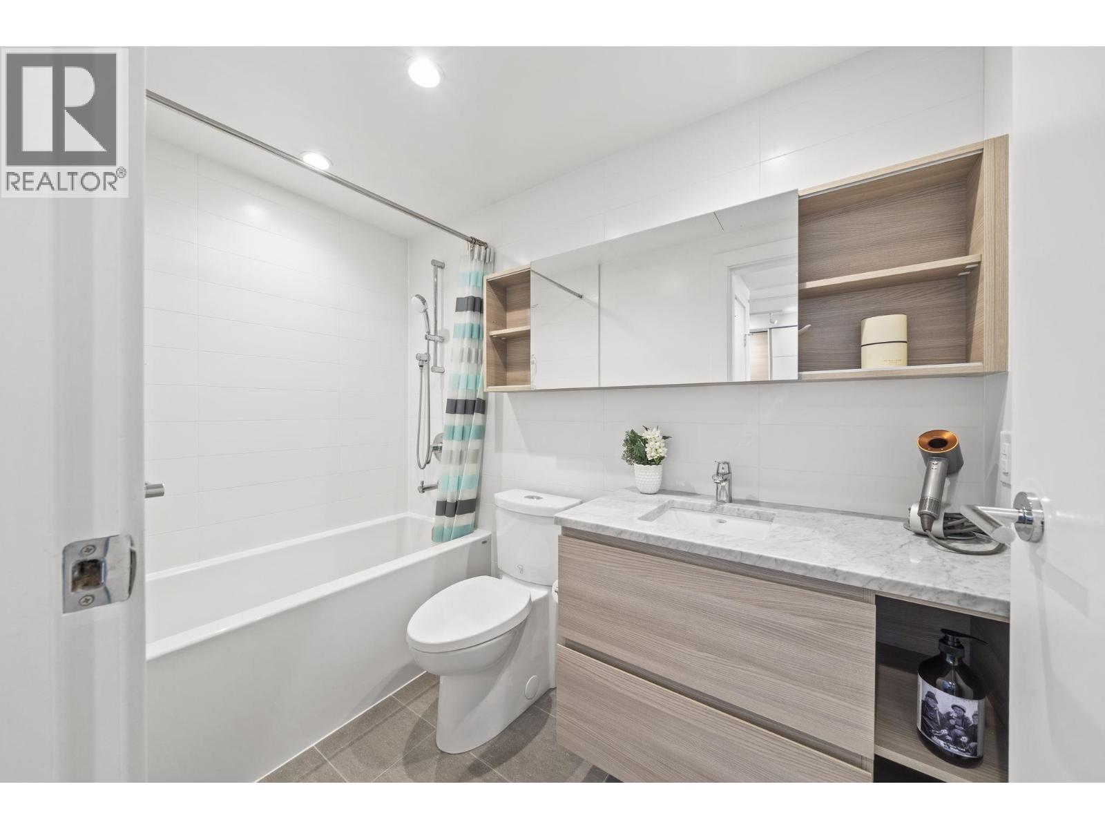 1303 652 Whiting Way, Coquitlam, British Columbia  V3J 0K3 - Photo 19 - R3129211