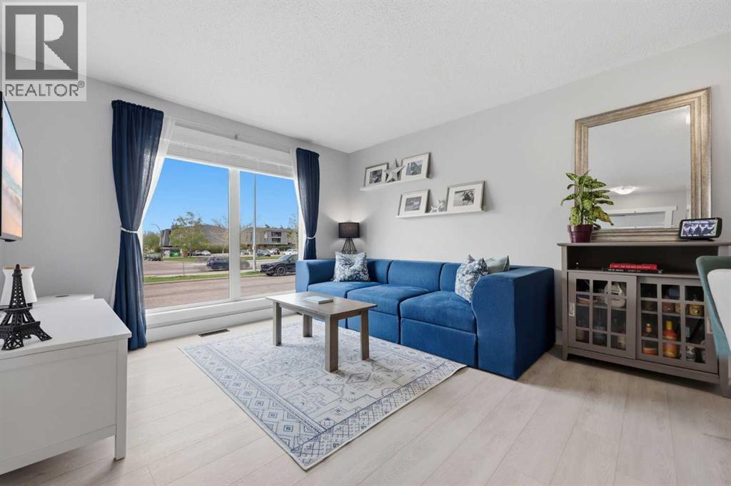 160 Silvergrove Hill NW, Calgary, Alberta  T3B 4Z5 - Photo 6 - A2312337