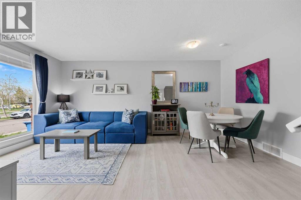 160 Silvergrove Hill NW, Calgary, Alberta  T3B 4Z5 - Photo 2 - A2312337
