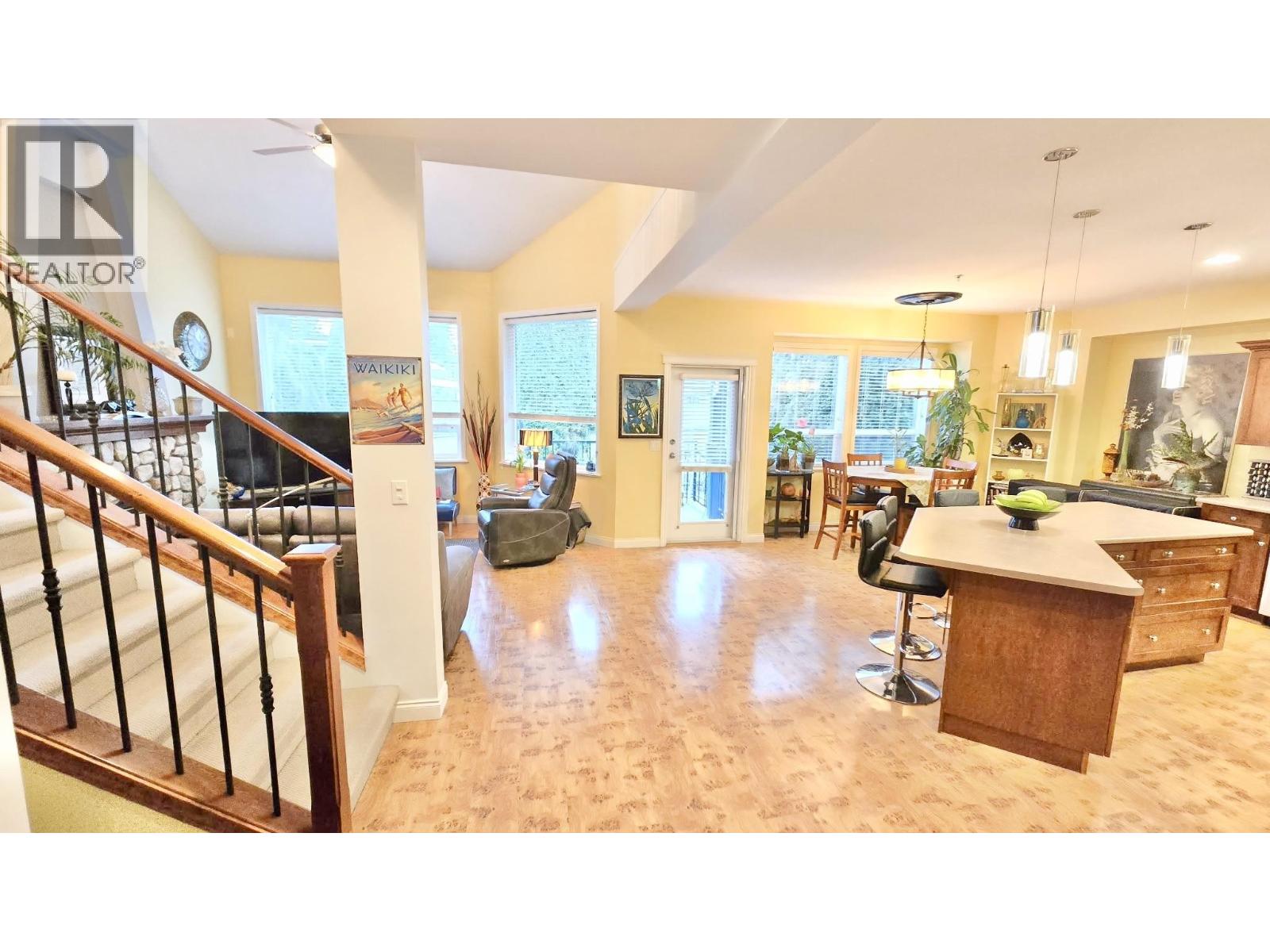 116 21868 Lougheed Highway, Maple Ridge, British Columbia  V2X 2S4 - Photo 2 - R3129167