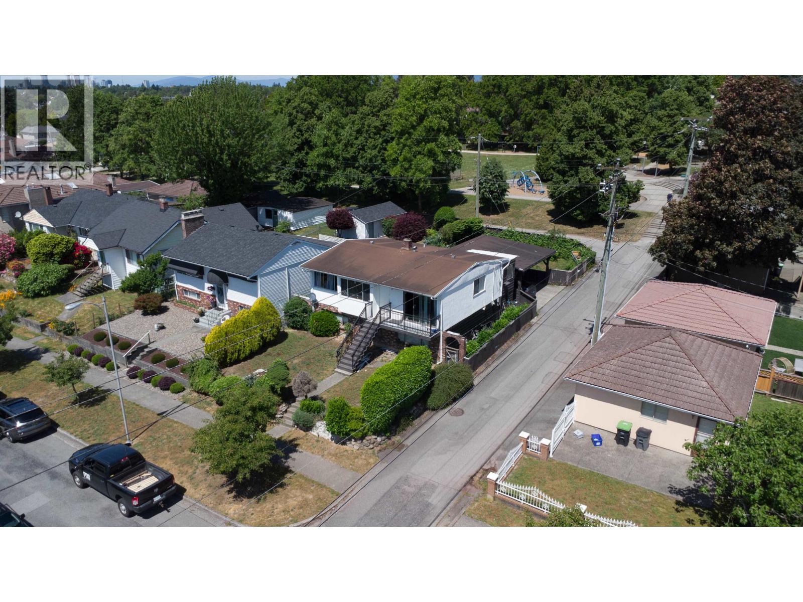 1987 E 61st Avenue, Vancouver, British Columbia  V5P 2K2 - Photo 4 - R3129212