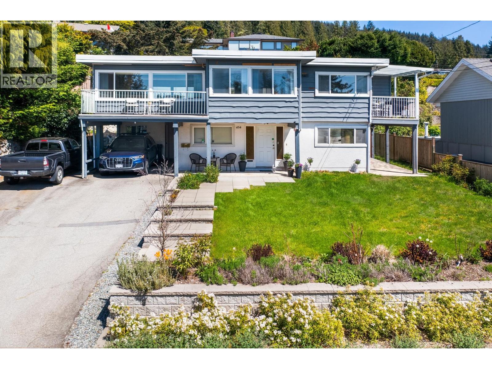 454 MONTERAY AVENUE, North Vancouver, British Columbia