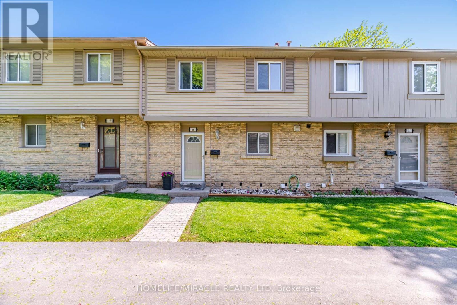 16 - 57 Hansen Road N, Brampton, Ontario L6V 3C6 - Photo 2 - W13209154