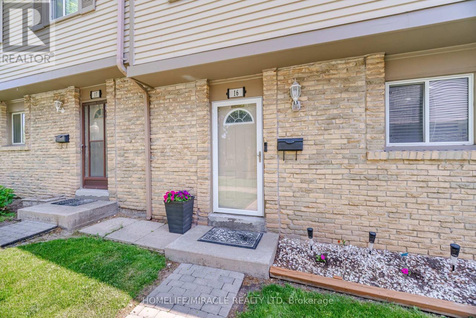 16 - 57 Hansen Road N, Brampton, Ontario L6V 3C6 - Photo 4 - W13209154