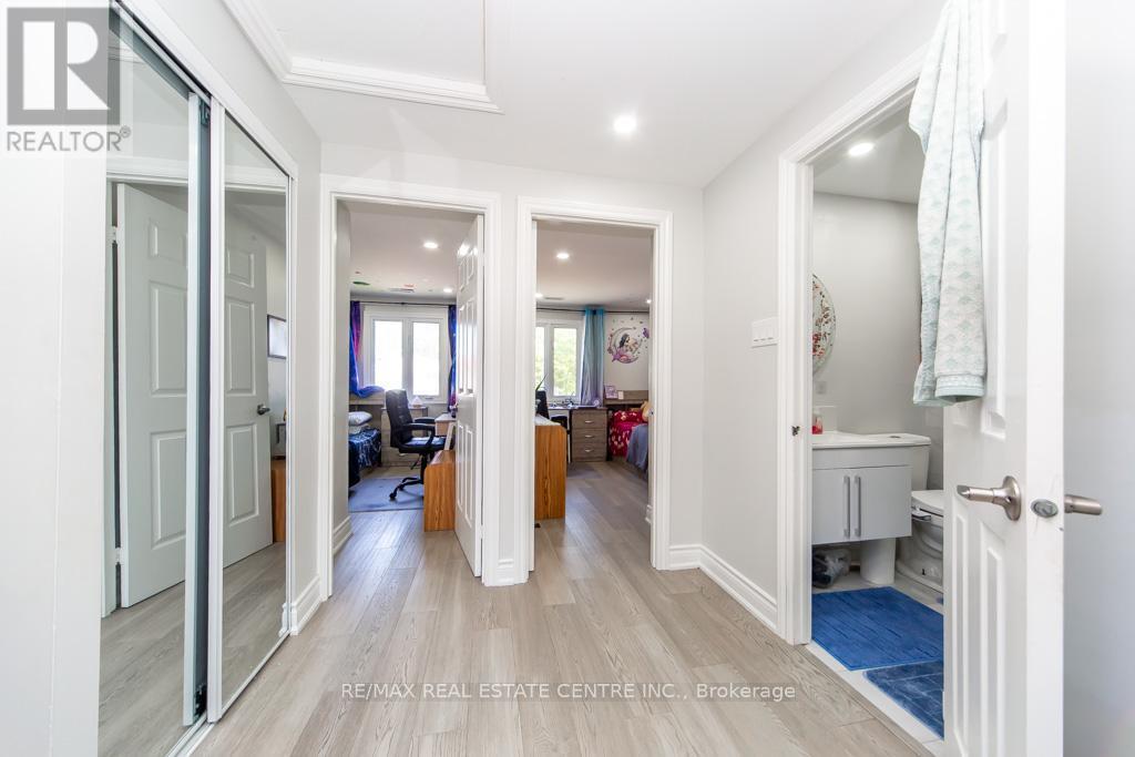 12 Greenhills Square, Brampton, Ontario  L6S 2J4 - Photo 23 - W13209164