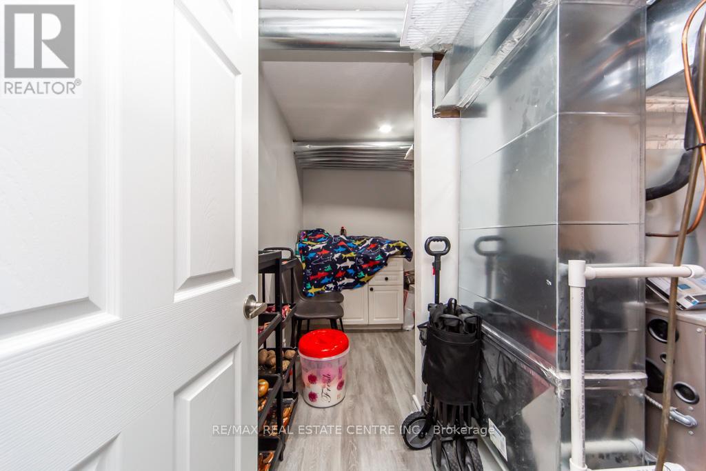 12 Greenhills Square, Brampton, Ontario  L6S 2J4 - Photo 40 - W13209164