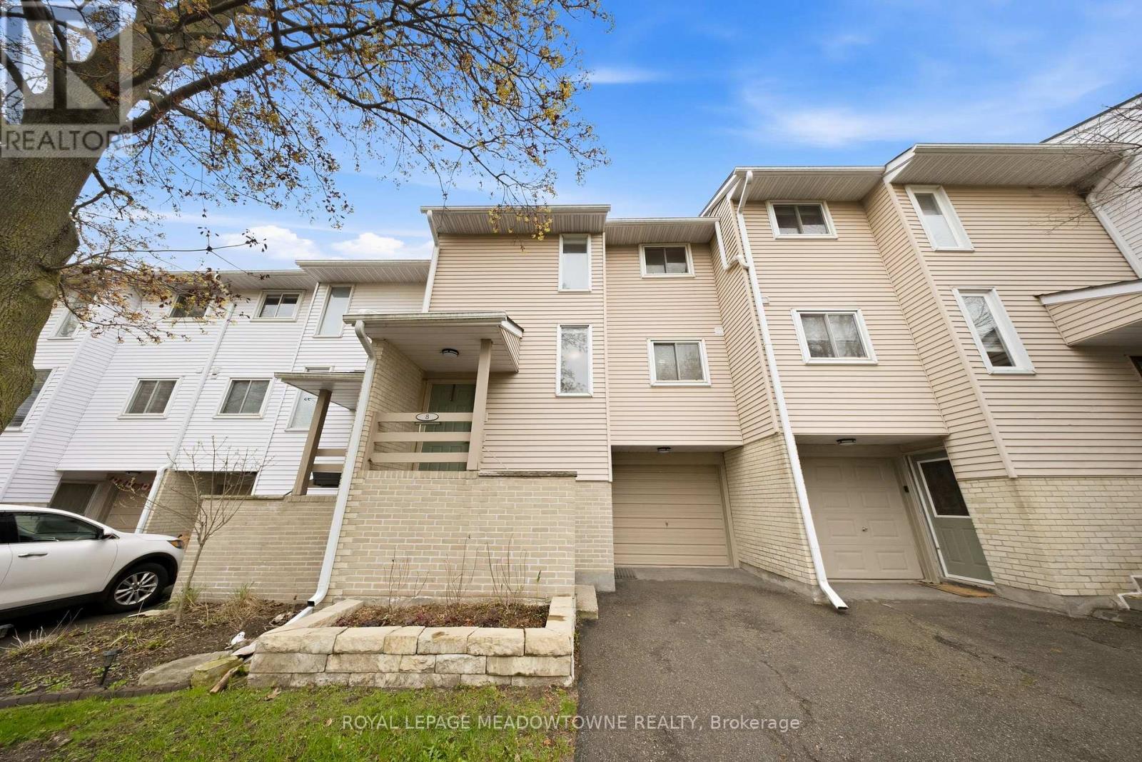 8 Lynden Circle, Halton Hills, Ontario  L7G 4Y8 - Photo 3 - W13209170